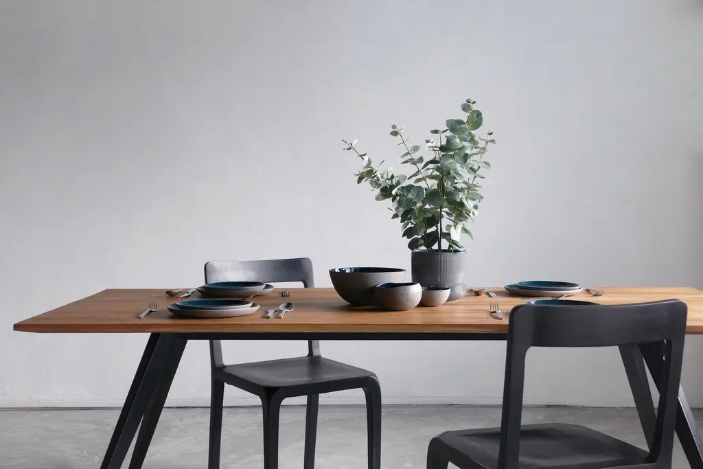 Elegant Table (140 cm)